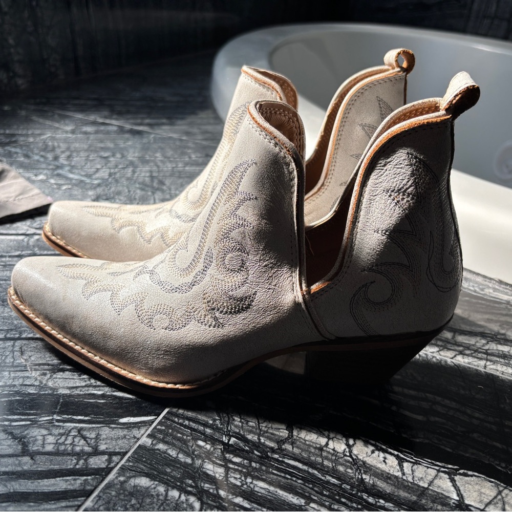 Myra handmade ankle boots - Picture 5 of 6